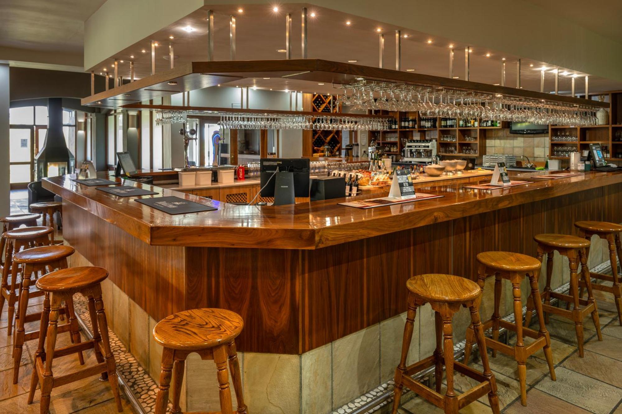 Devonvale Golf & Wine Estate Hotel 4*